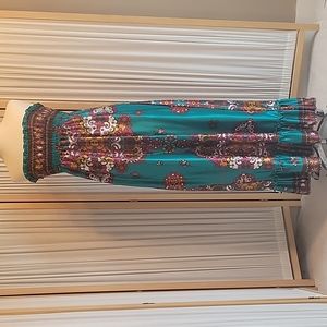 Beautiful rouched strapless stretch top maxi dress. Women's sz S/Juniors Medium